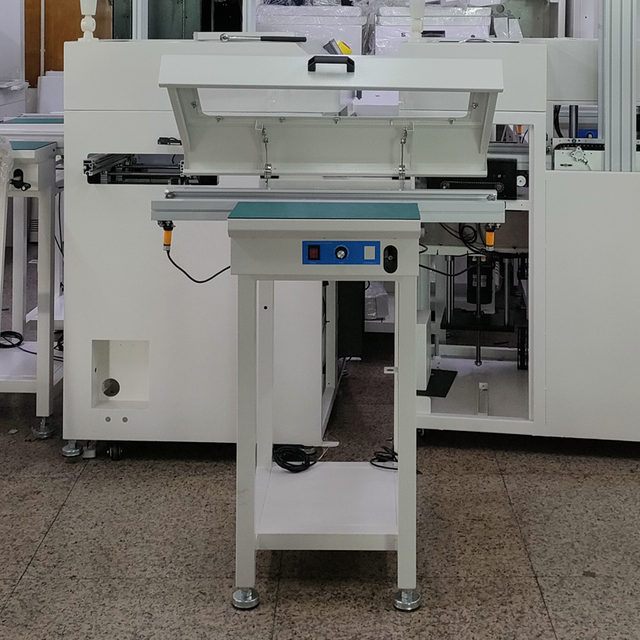 Conveyor with Dust Cover
